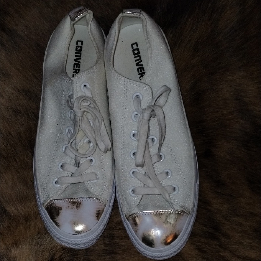 Converse Women's Cream Sneakers with Silver Toecap